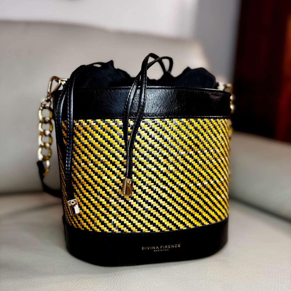 Divina Firenze Black & Tan Woven Leather Bucket Bag Crossbody - Picture 5 of 5
